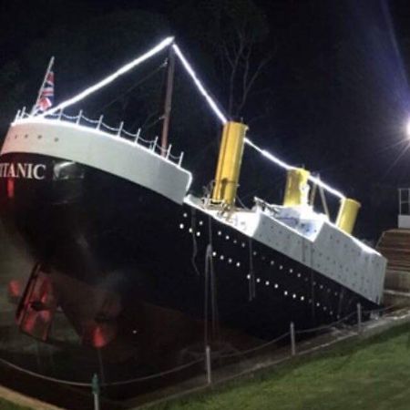 Titanic Park Acomodação com café da manhã Ban Bo  Exterior foto
